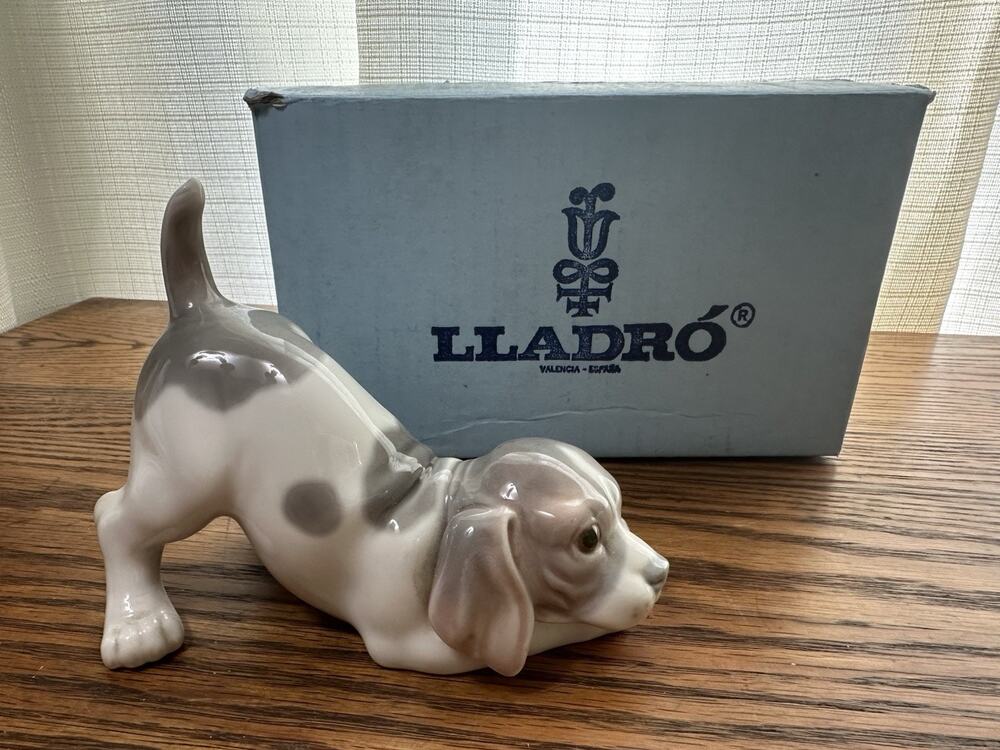 Vintage Lladro #1070 "Playful Puppy" Beagle Porcelain Figurine Glossy Retired